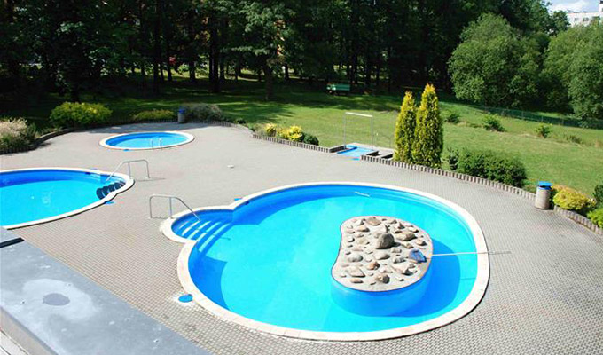 Krytý a venkovní bazén